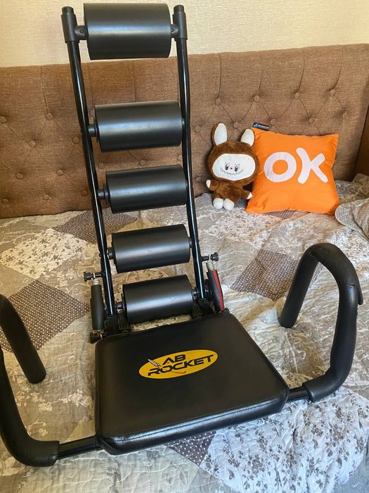 Тренажерное кресло   для укрепления мышц пресса и спины