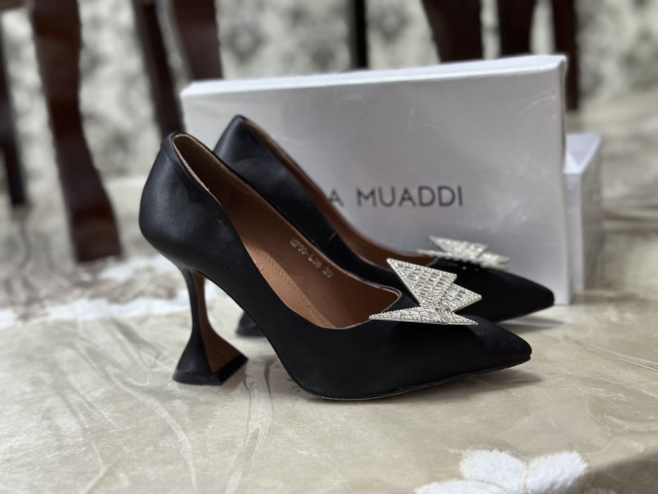 Amina Muaddi  оригинал