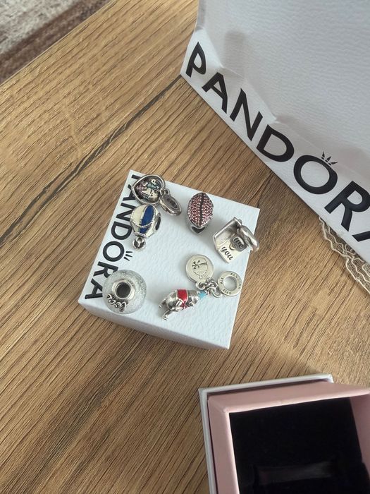 Гривна и талисмани Pandora