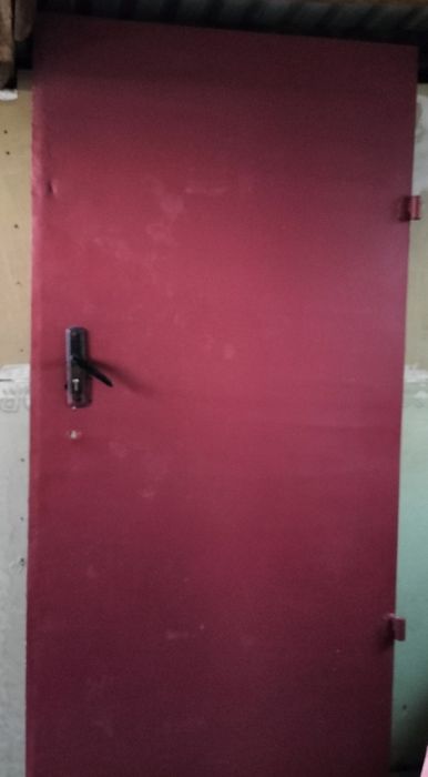 Продам входную дверь