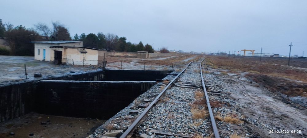 Нефт ва бошка улгуржи савдолар учун темир йуллик база сотаман срочно