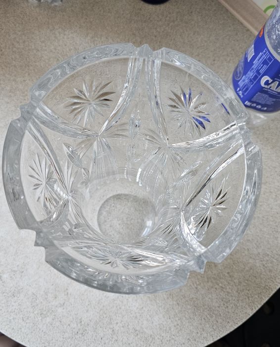 Продам хрустальную вазу