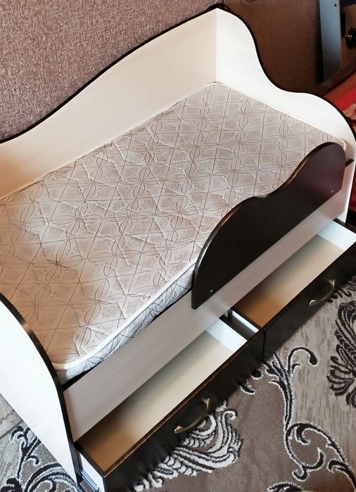 Продаётся детская кровать подойтет на возраст от 2,5 до 7 лет