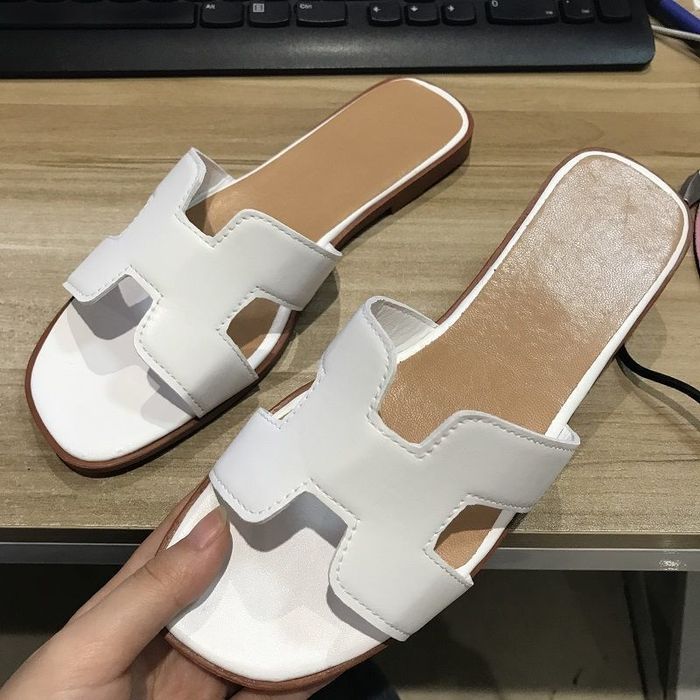 Шлепанцы разных светов