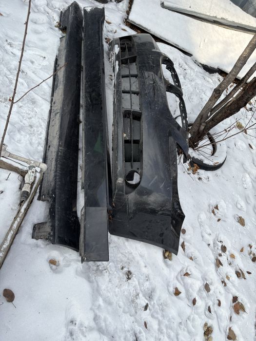 Продам. Комплект два бампера и проги BMW e 60