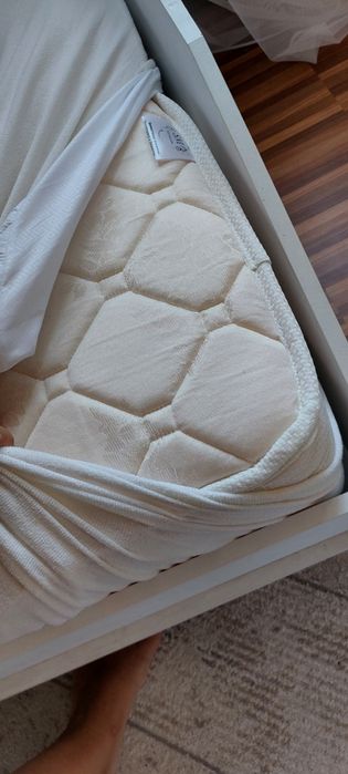 Продам матрас детский с кроватью