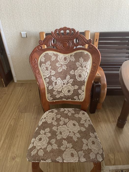 Продам стол со стульями