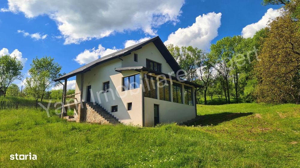 Casă de vânzare în comuna Arefu, sat Arefu, județ Argeș.