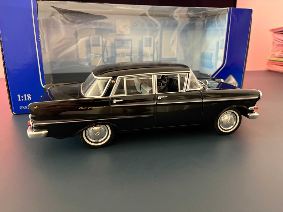 macheta Opel Kapitan 1:18 Revell