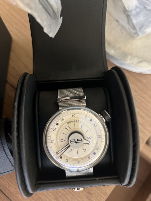 Наручные часы Bomberg