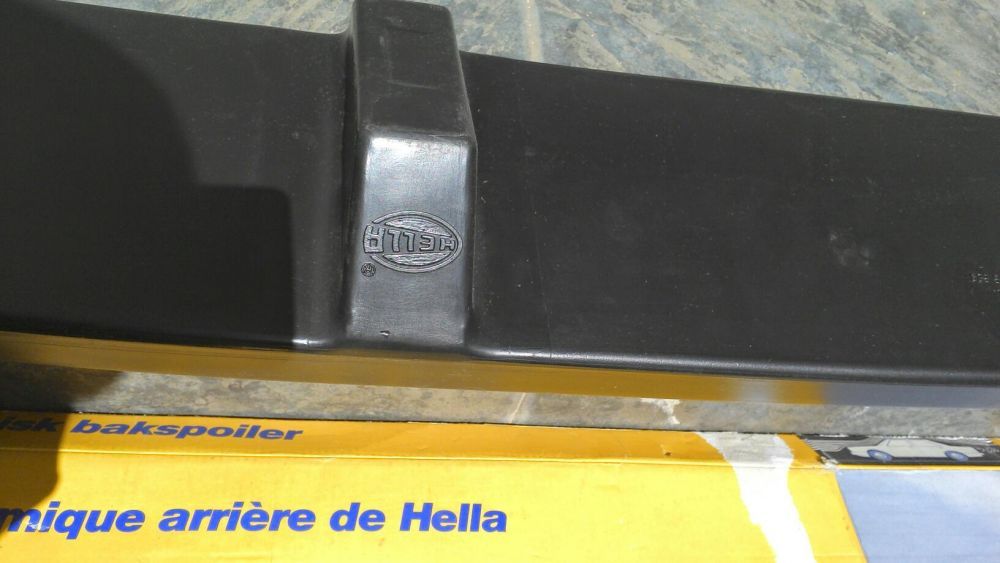 Продавам чисто нов оригинален спойлер за багажник Хела за BMW БМВ е21