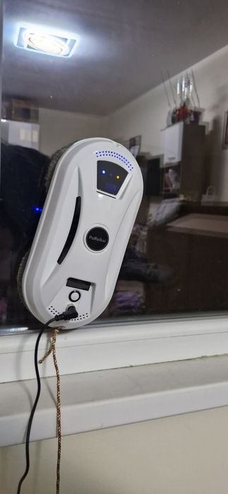 Робот за почистване на прозорци