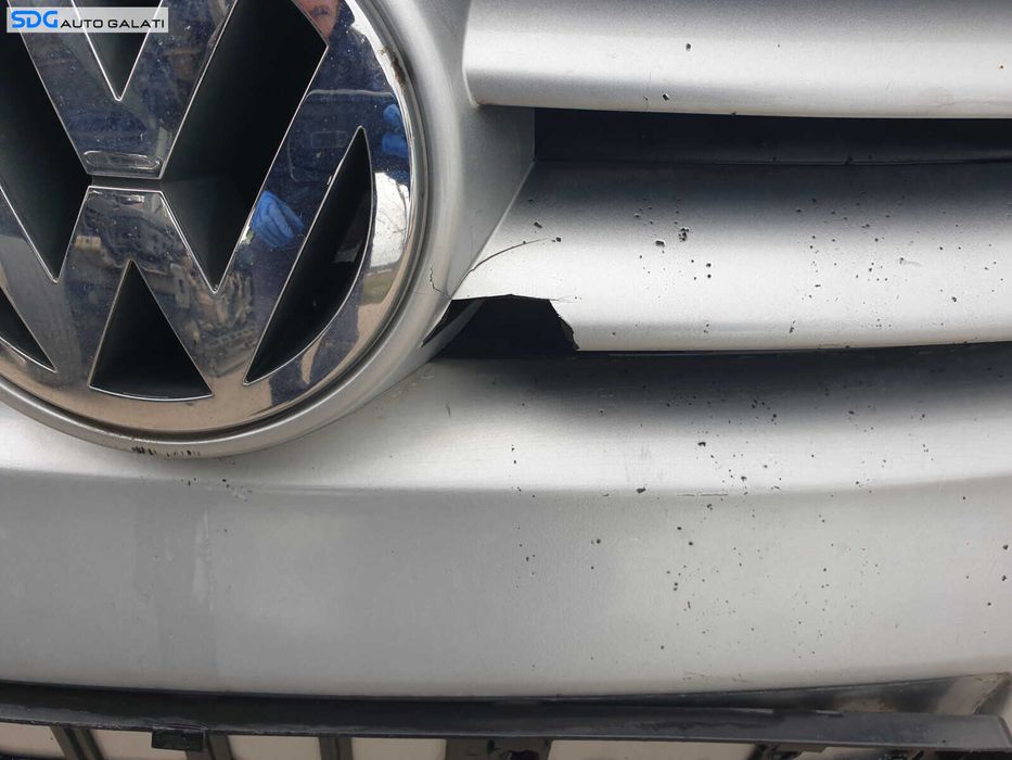Grila cu Sigla Emblema cu Defect Volkswagen Golf 5 Plus 2004 - 2008 Culoare LA7W [K5061]