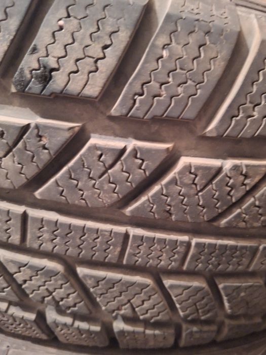 Продам шины зимние бу