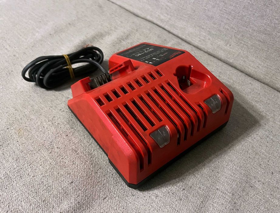 Incarcator Milwaukee M12-18C 12V 14.4V 18V defect piese