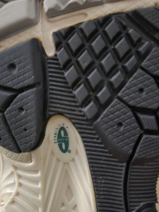 New Balance 2002, 42 размер