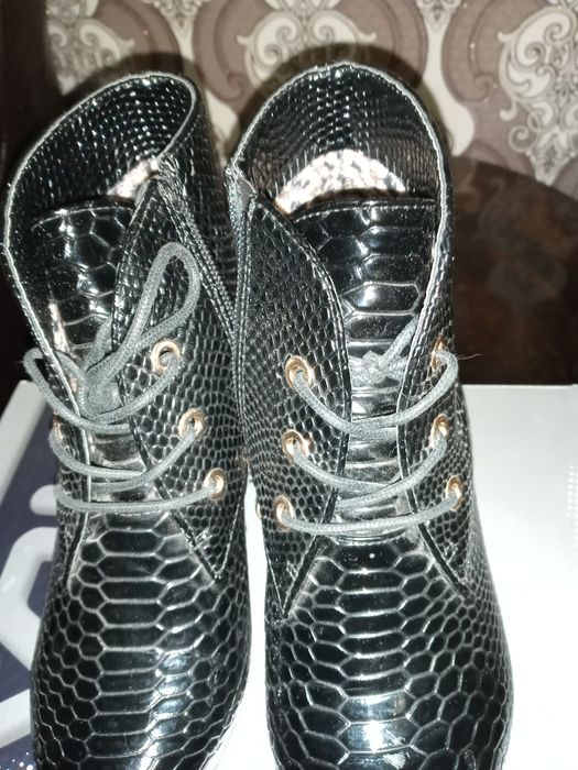 Продаю обувь ,осение батильоны