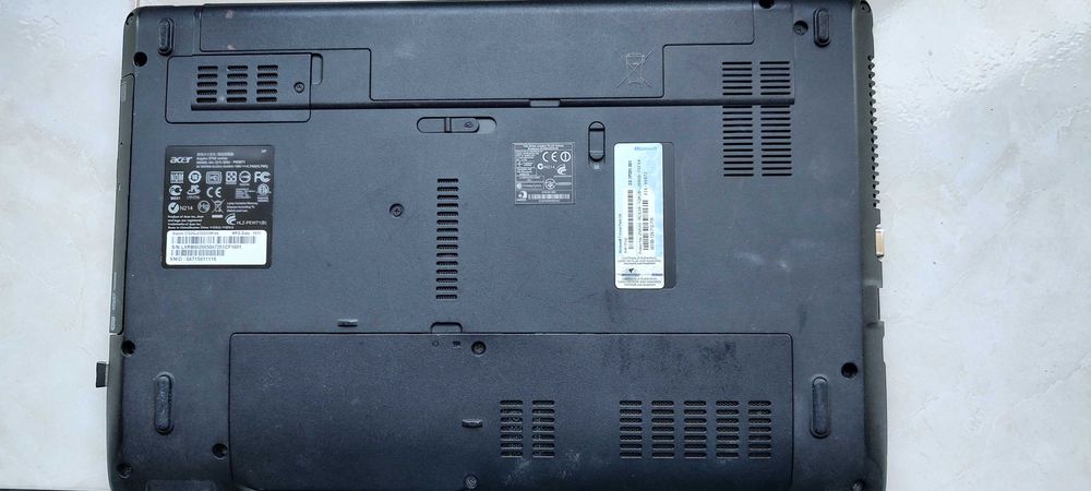 Laptop Acer Aspire 5742G, 15” Intel i5, windows 8, sau SSD Windows 10