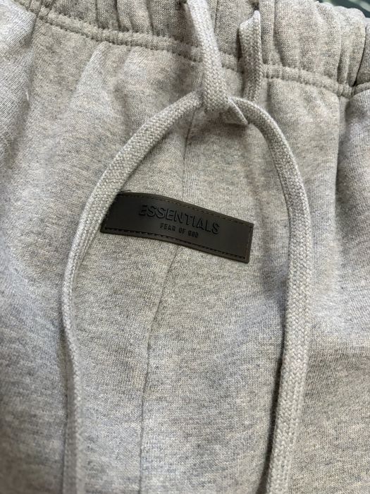 Pantaloni scurti ESSENTIALS Gri !! OFERTA LIMITATA !!