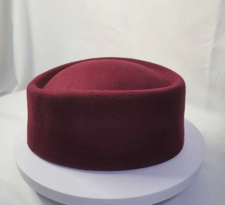 Стильная шапка пилотка