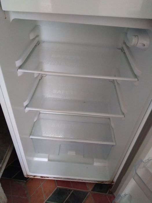 Muzlatgich sotiladi holati yaxshi narxini kelishamiz