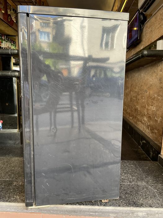 Хладилна витрина-Охладител за вино