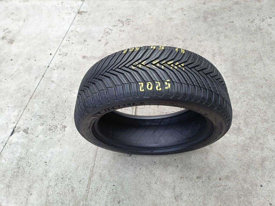 O anvelopa 225 45 18 Michelin CrossClimate 2 profil 8 mm dot 2025