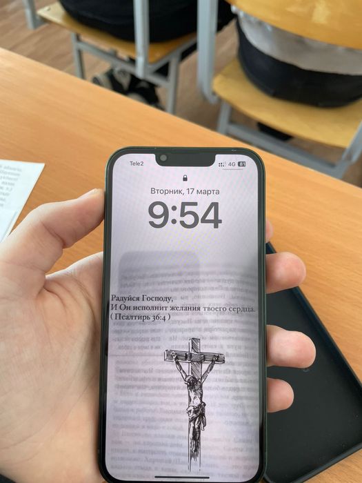 Продам Айфон 13