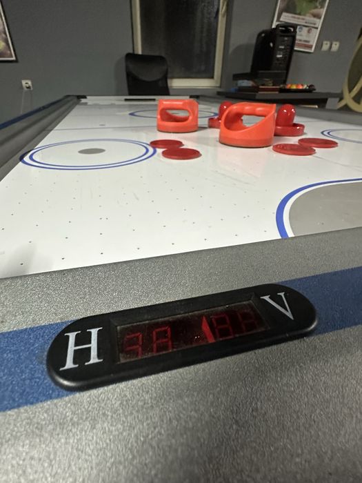 Masa Air Hockey folosita aprox 5 ore
