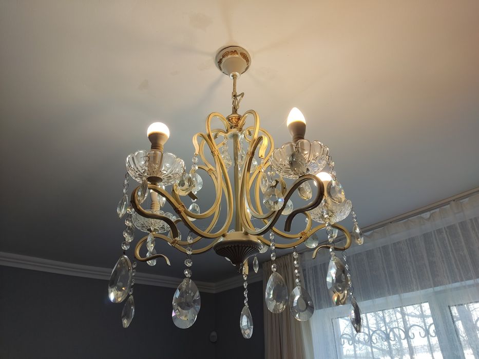 Продам люстру пятирожковую