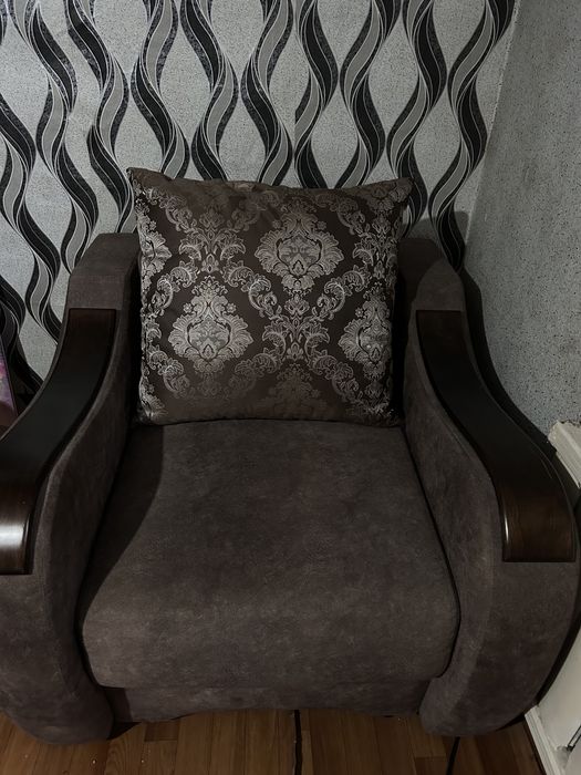 Продается б/у диван в отличном состоянии.