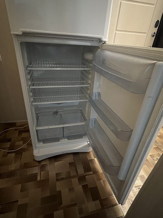 Продаю холодильник