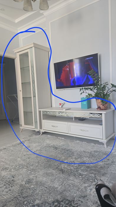 Продам 2 шкафа витрины и тумба под телевизор