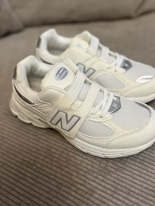 Продам детские кроссовки