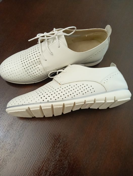 Туфли женские, белые