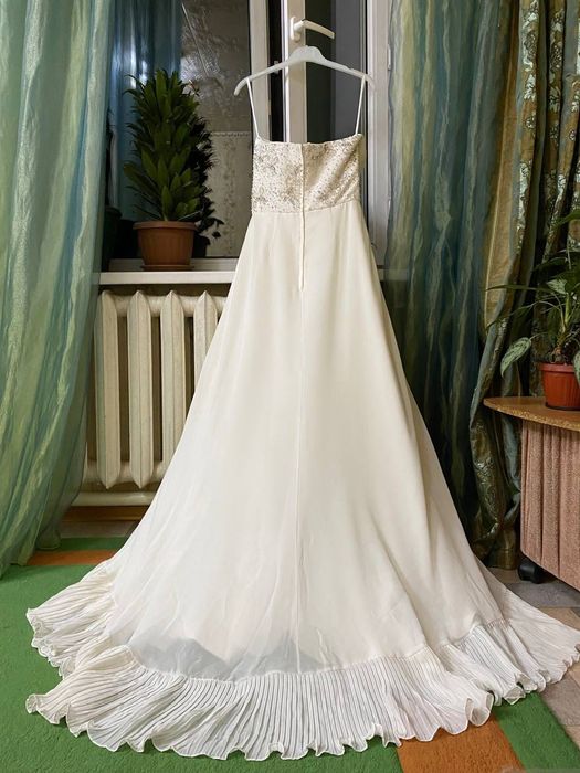 Платье в отличном состояний продам