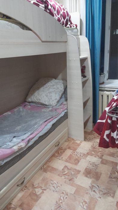 Кровать двухярусная с матрасами