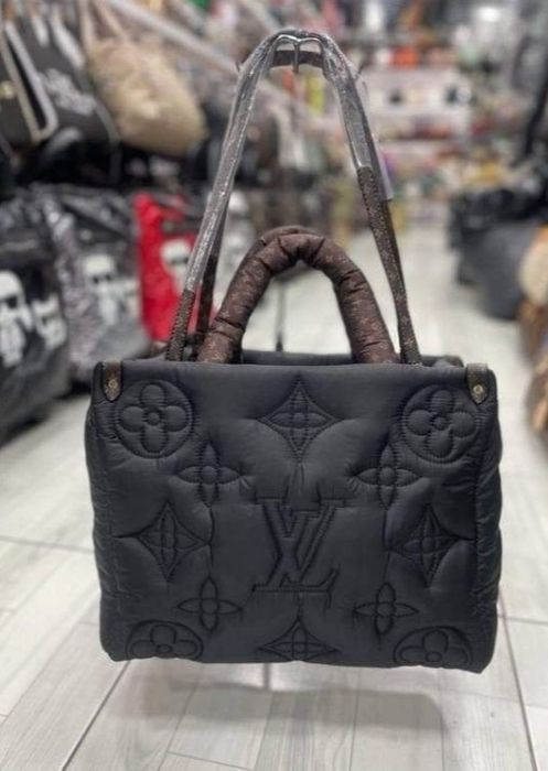 Geanta LV damă, material textil impermeabil, saculet, etichetă