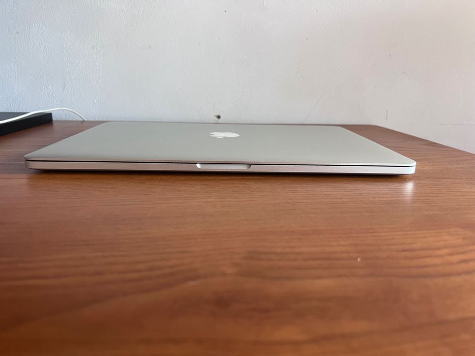 MacBook Pro 15' inch,16G RAM, 1TB SSD,i7,Dual Graphic Card, mid 2015
