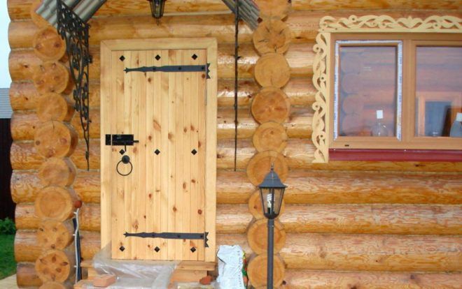 дверь в баню деревянная