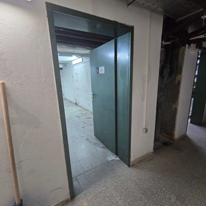 Продавам мeтални врати