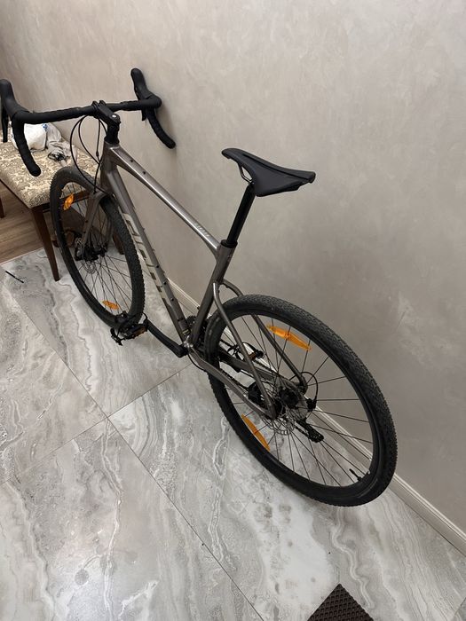 Продам гравийный велосипед Giant revolt 1