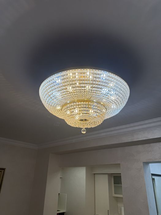 Две люстры состояние отличное