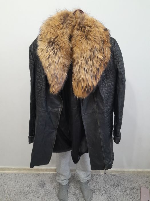 Сыртқы киімдер сатылады