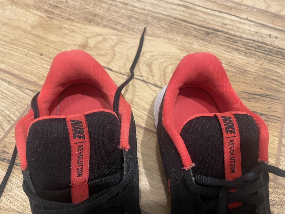 Adidasi Nike revolution 5