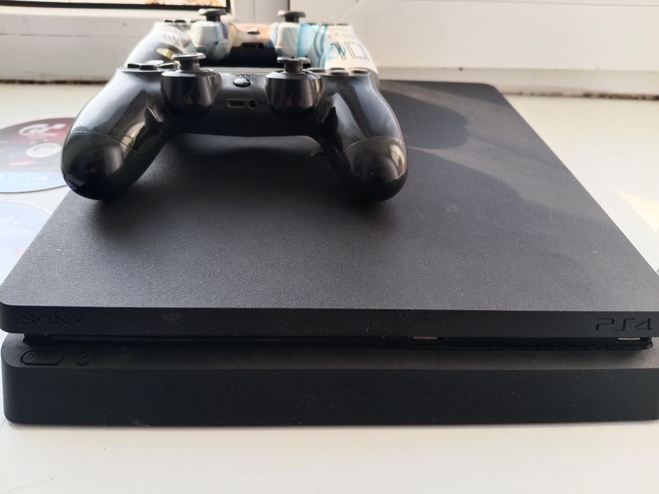 ПРОДАМ playstation 4 slim