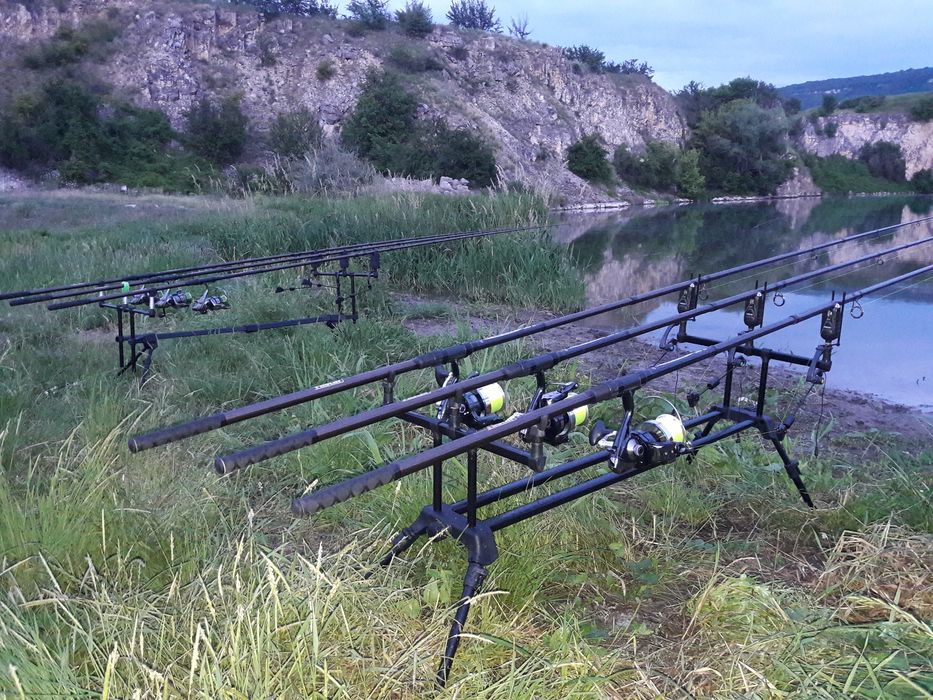 Шаранджийски пръчки с макари + резервни шпули с ново влакно на  FOx