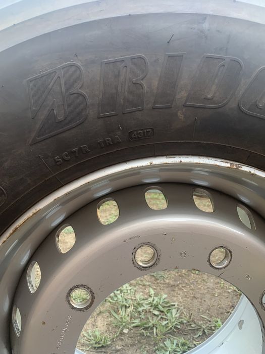 Cauciucuri semiremorca si unul de directie