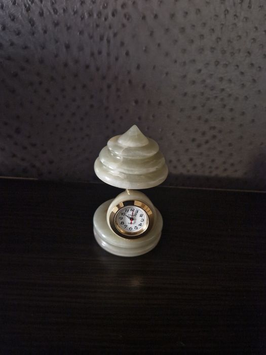 Часы из камня оникс