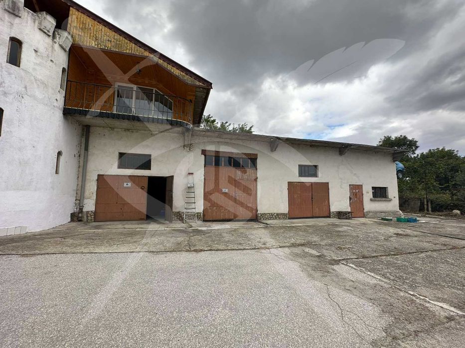 Продава се Промишлена сграда в Стамболийски - 1360 кв.м за 129 €/кв.м - Снимка #2